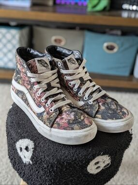 Vans Women's High-Top Floral Skate Sneakers - Black Floral